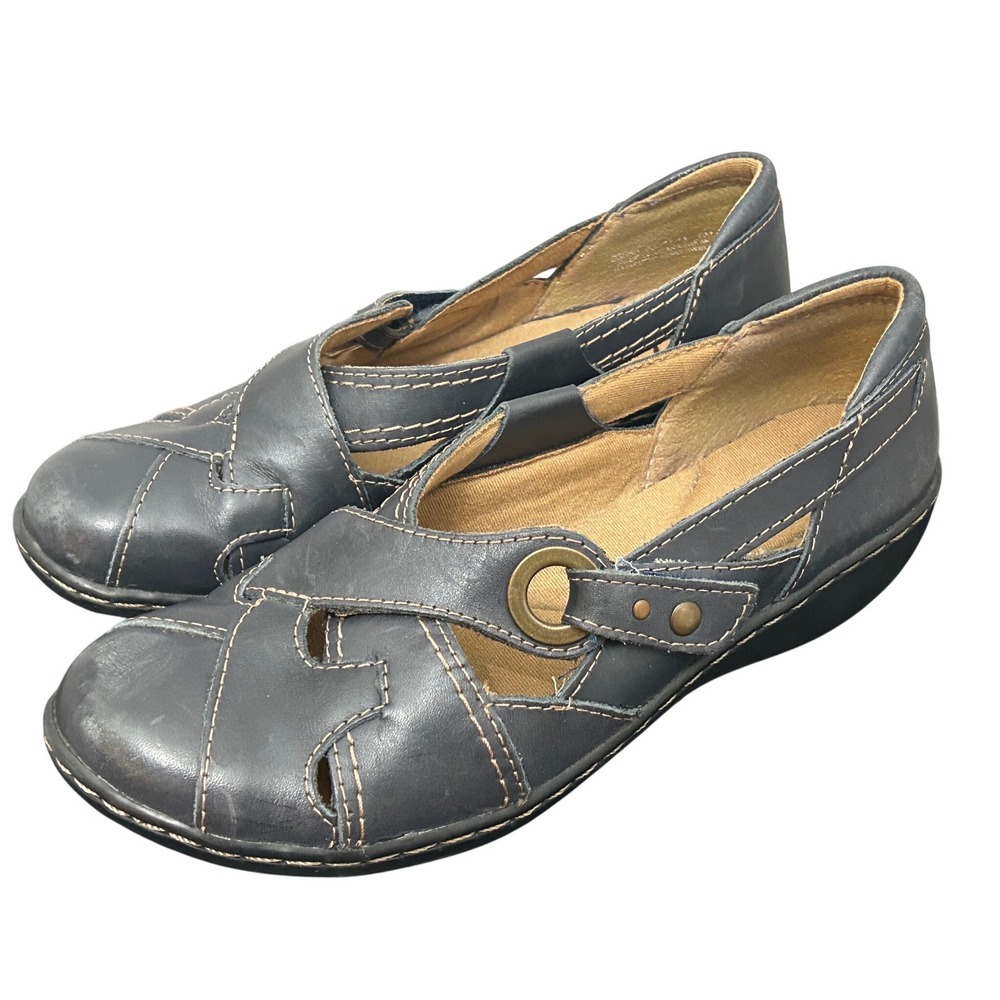 Clarks Women's Size 6 Navy Blue Leather Cutout Sandal Flat Grommet Closure